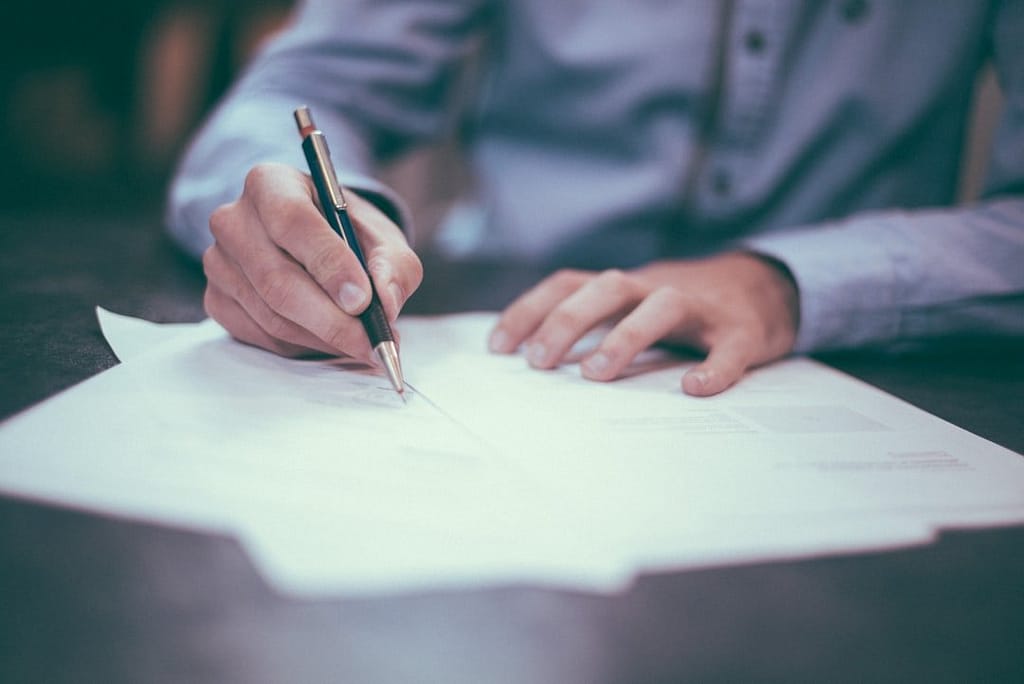 Assinatura de contrato — integralização de imóvel com reserva de usufruto